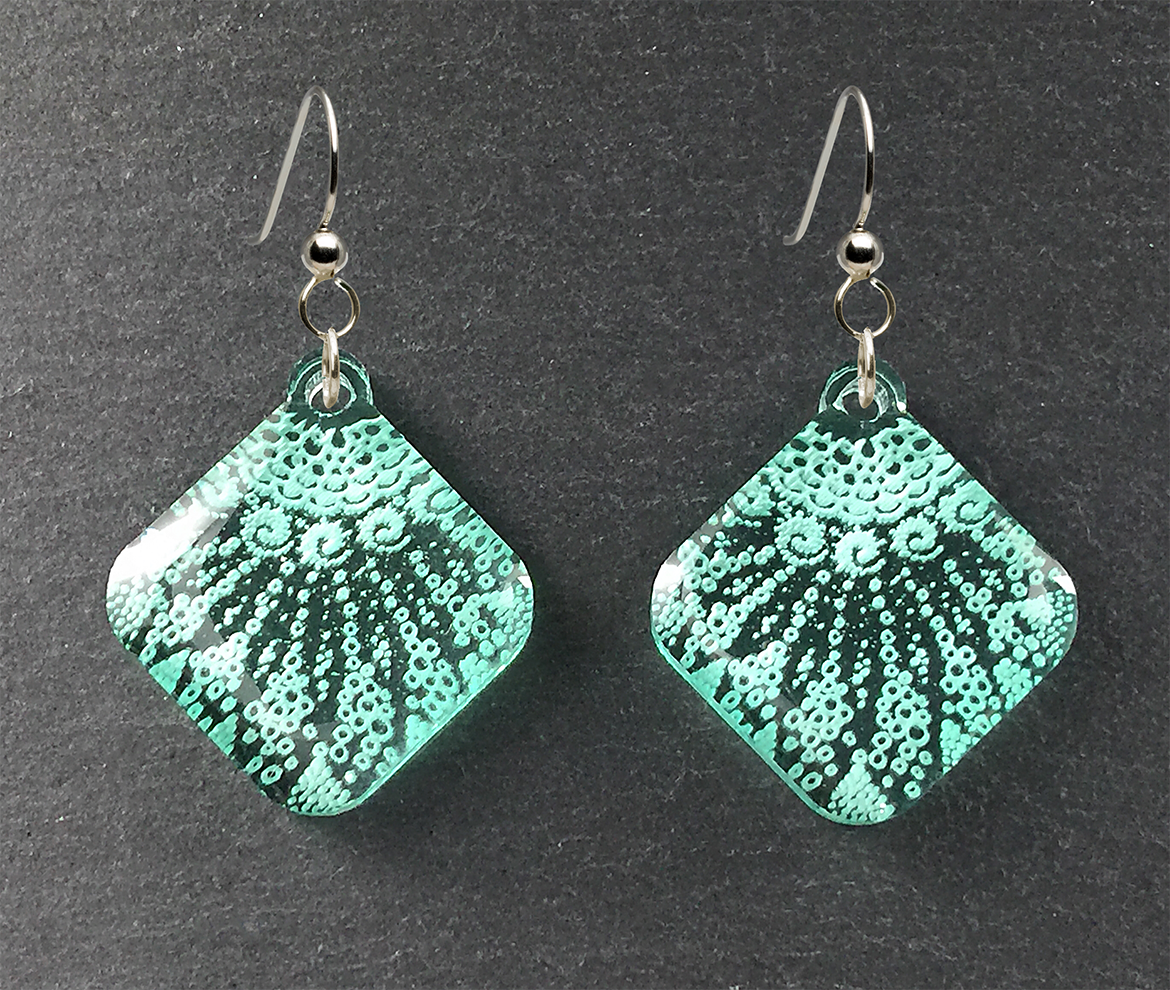 Starfish Earrings, diamond shape, transparent green from Lab Partners Jewelry
